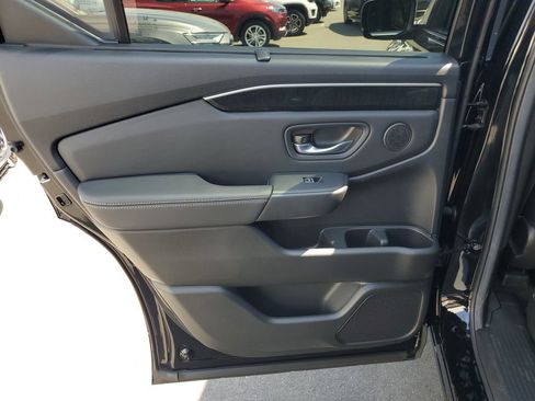 Used 2025 Honda Pilot Elite image 18