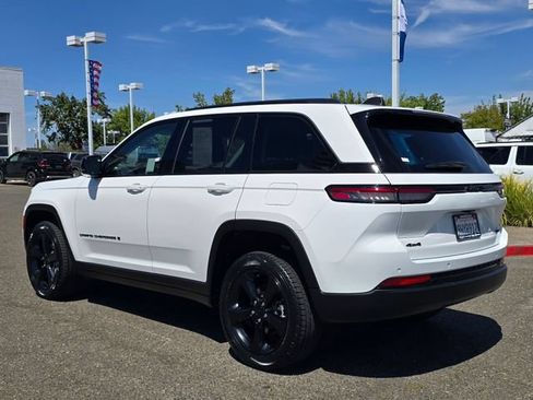 Certified 2023 Jeep Grand Cherokee Limited w/ Black Appearance Package AWD/4WD image 6