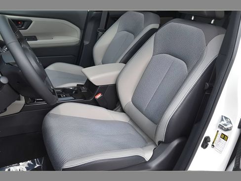 Used 2026 Subaru Forester Premium AWD/4WD image 14