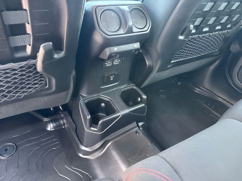 Used 2022 Jeep Wrangler Unlimited Rubicon w/ Cold Weather Group AWD/4WD image 11