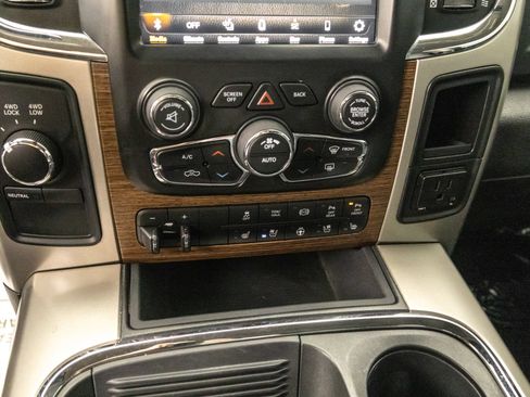 Used 2018 RAM 3500 Laramie w/ Convenience Group AWD/4WD image 27