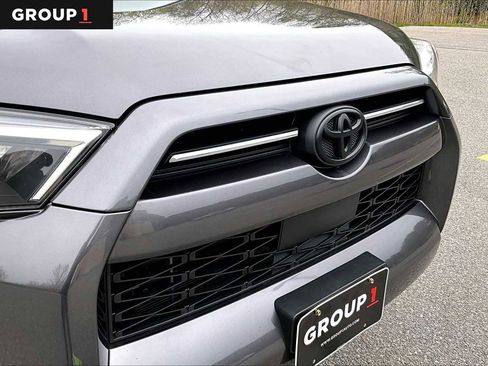 Certified 2022 Toyota 4Runner SR5 AWD/4WD image 32