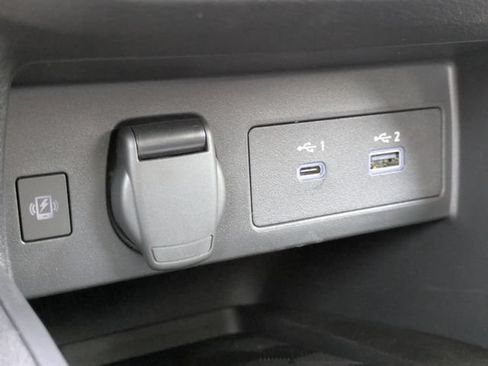 New 2025 Nissan Versa SR w/ Trunk Package FWD image 21