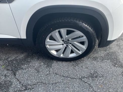 Used 2023 Volkswagen Atlas Cross Sport SE AWD/4WD image 32