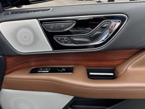 Certified 2024 Lincoln Navigator Reserve AWD/4WD image 12