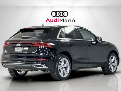 Used 2023 Audi Q8 Premium image 5