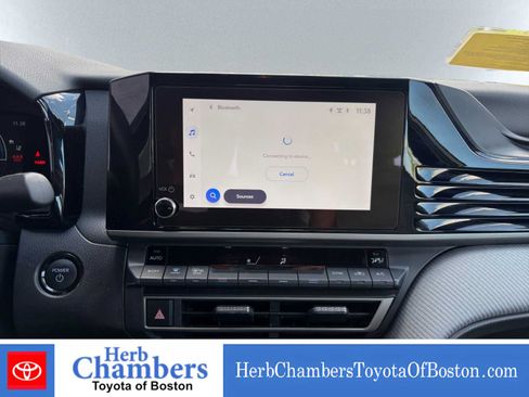 Used 2025 Toyota Camry SE AWD/4WD image 16