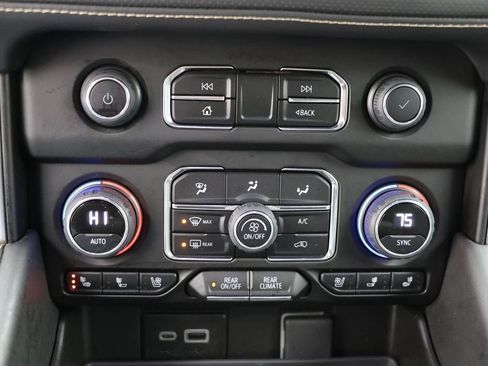 Used 2023 Chevrolet Suburban Premier image 24