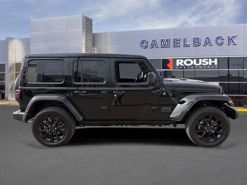 Used 2025 Jeep Wrangler Unlimited Sahara w/ Safety Group AWD/4WD image 7