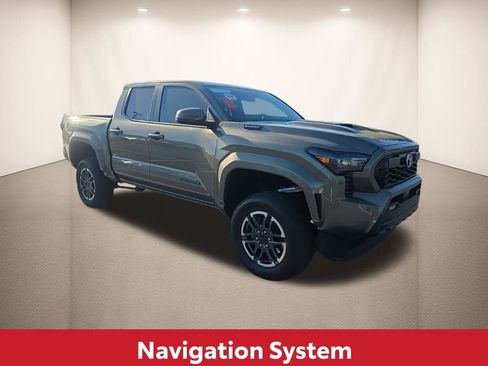 Used 2025 Toyota Tacoma TRD Sport image 3