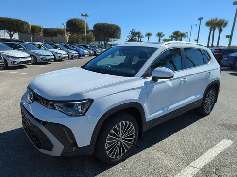 New 2026 Volkswagen Taos SE image 14