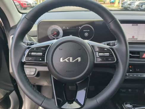 Used 2024 Kia Seltos EX FWD image 31