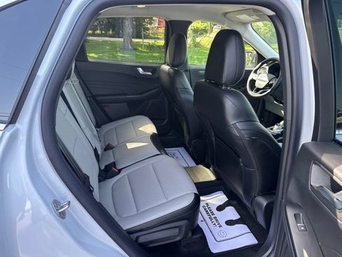 Certified 2025 Ford Escape SE FWD image 14