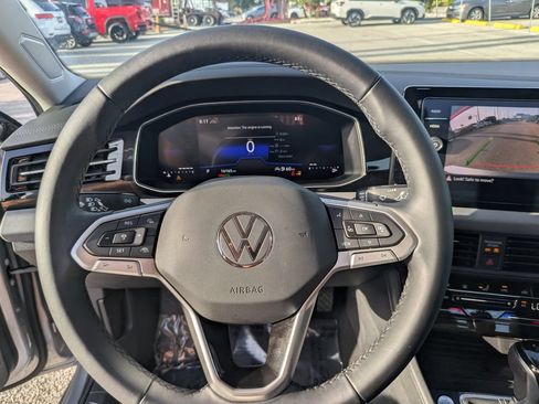 Used 2025 Volkswagen Jetta SE w/ Sunroof Package FWD image 26
