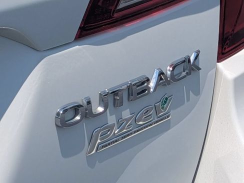 Used 2017 Subaru Outback 2.5i Premium AWD/4WD image 10