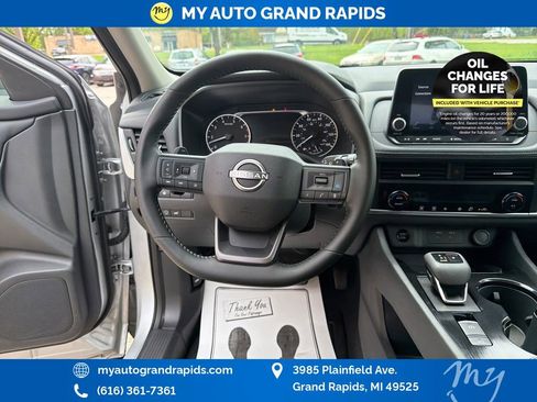 Used 2025 Nissan Rogue SV AWD/4WD image 12