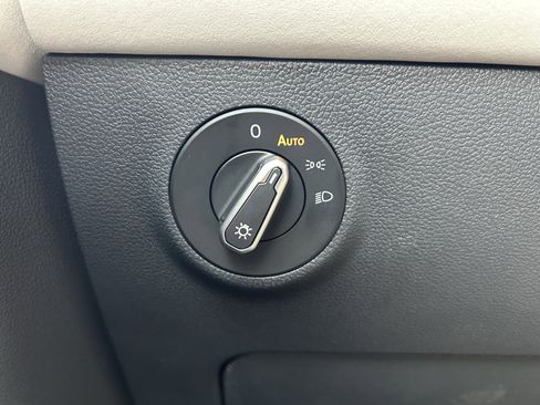 New 2026 Volkswagen Taos SE image 19