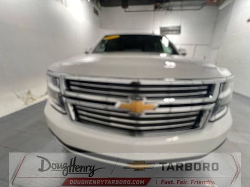 Used 2018 Chevrolet Suburban LT RWD image 2