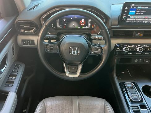 Used 2023 Honda Pilot Elite image 16
