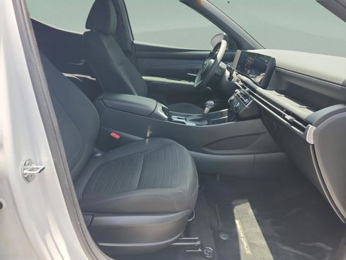 Certified 2025 Hyundai Santa Cruz SE FWD image 18