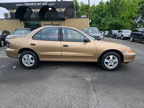 Used 2000 Chevrolet Cavalier LS w/ Preferred Equipment Group 2 FWD image 2
