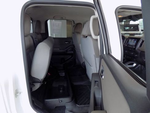 Used 2022 Nissan Frontier SV w/ Technology Package RWD image 30
