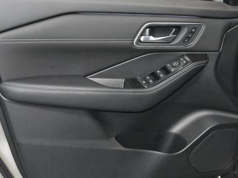 New 2026 Nissan Rogue Platinum AWD/4WD image 3