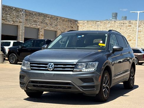 Used 2021 Volkswagen Tiguan SE w/ Panoramic Sunroof Package AWD/4WD image 3