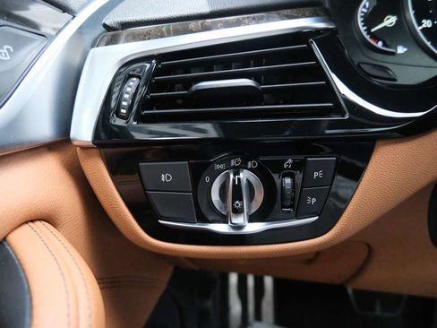 Used 2017 BMW 540i xDrive image 39