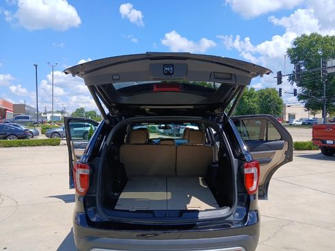 Used 2017 Ford Explorer XLT w/ Equipment Group 202A FWD image 21