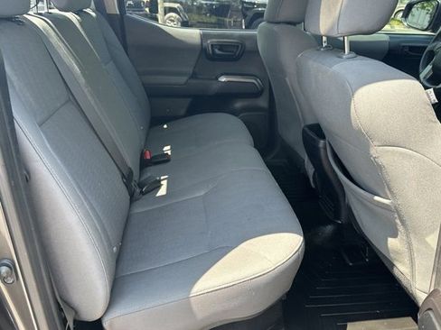 Used 2018 Toyota Tacoma SR5 RWD image 19