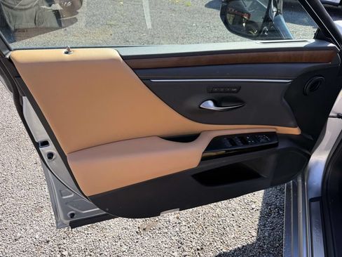 Used 2025 Lexus ES 350 w/ Premium Package FWD image 13