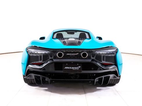 Used 2023 McLaren Artura RWD image 4