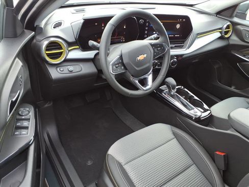 New 2026 Chevrolet Trax LT w/ Driver Confidence Package image 11