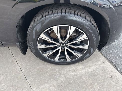 Certified 2023 Volvo XC60 B5 Plus w/ Climate Package AWD/4WD image 12