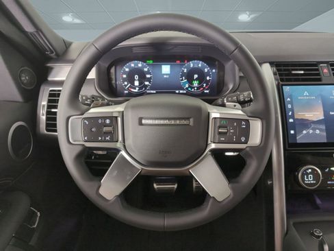 Certified 2025 Land Rover Discovery Dynamic SE image 14