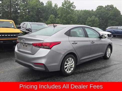 Used 2022 Hyundai Accent SEL FWD image 3