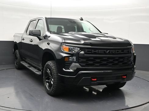Used 2023 Chevrolet Silverado 1500 Custom Trail Boss w/ LPO, Dark Essentials Package AWD/4WD image 8