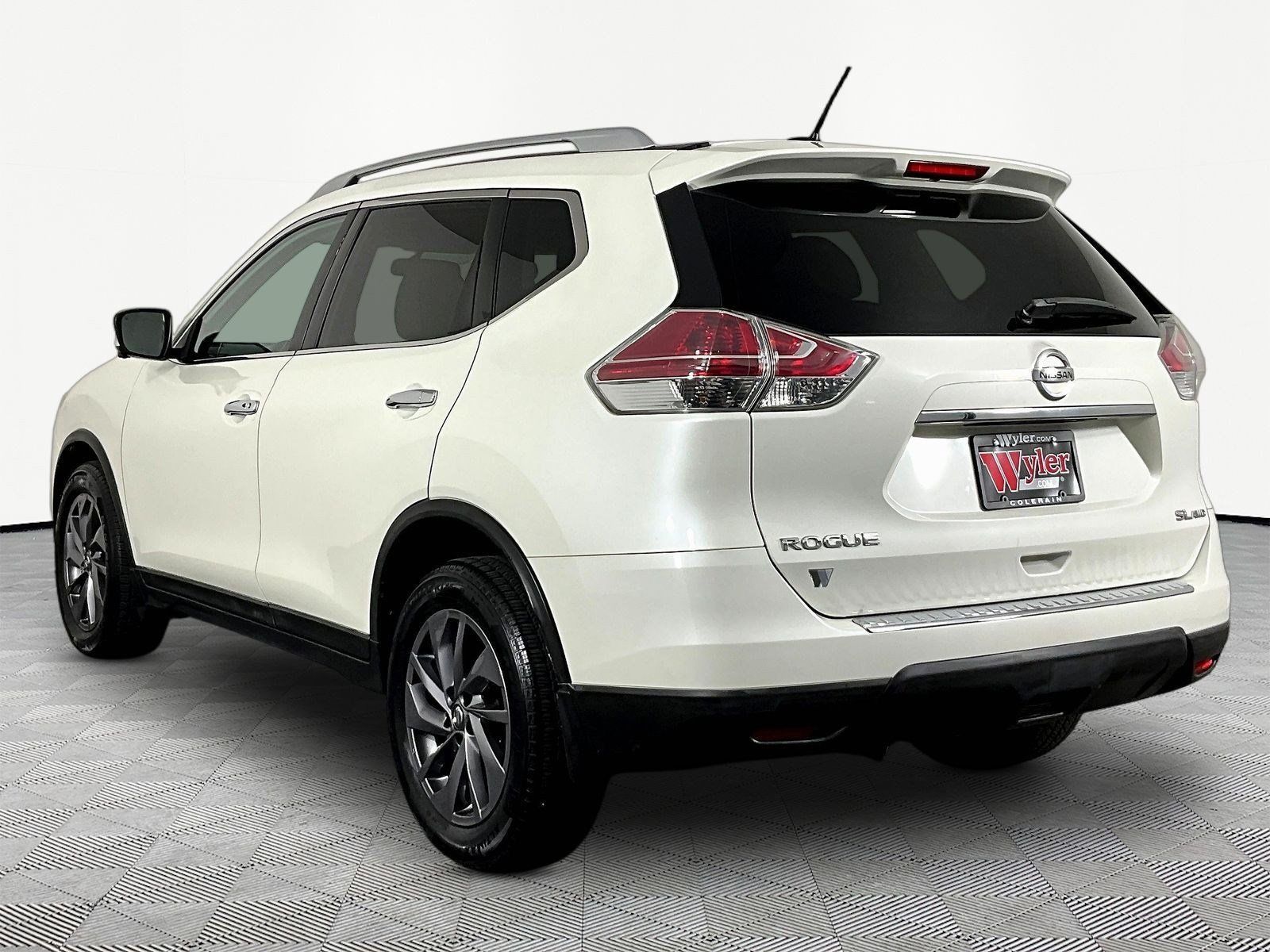 Used 2016 Nissan Rogue SL w/ SL Premium Package AWD/4WD image 4