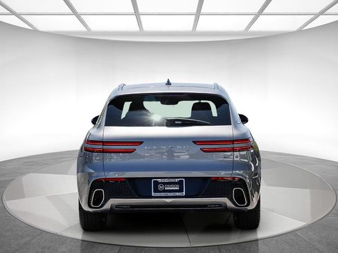 Used 2022 Genesis GV70 2.5T AWD/4WD image 3