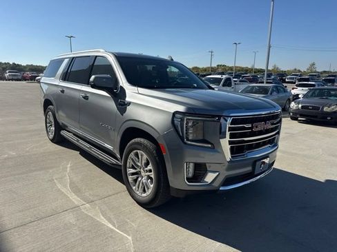 Used 2023 GMC Yukon XL SLT w/ SLT Premium Package AWD/4WD image 1
