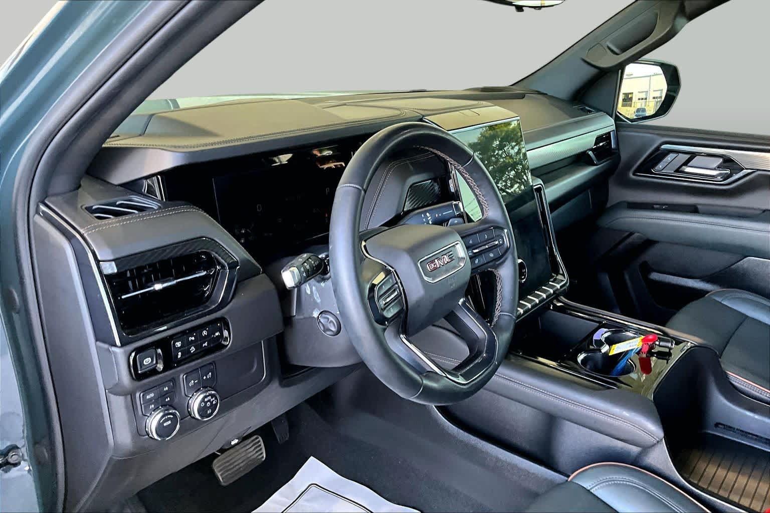 Used 2025 GMC Yukon XL AT4 w/ AT4 Premium Package AWD/4WD image 18