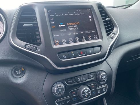 Used 2019 Jeep Cherokee Trailhawk image 11