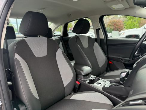 Used 2014 Ford Focus SE w/ SE Sport Package image 23