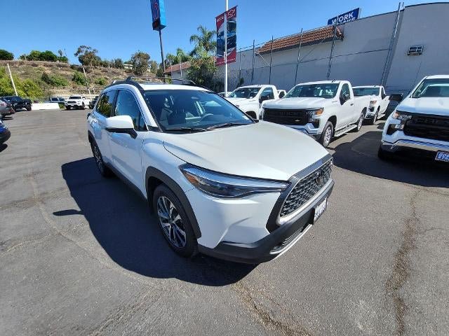 Used 2024 Toyota Corolla Cross XLE w/ Convenience Package FWD image 2