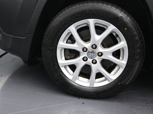 Used 2016 Jeep Cherokee Latitude image 12