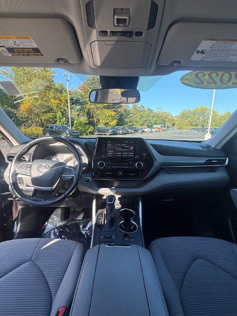 Used 2022 Toyota Highlander LE AWD/4WD image 29