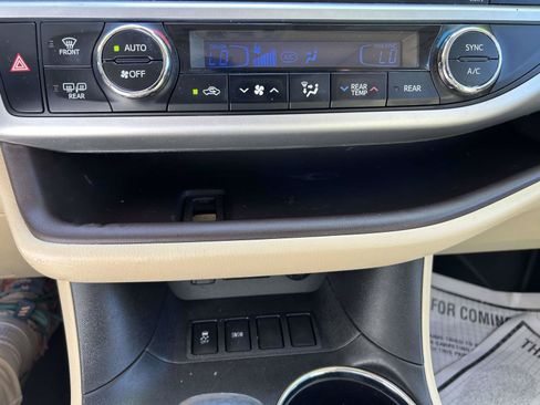 Used 2018 Toyota Highlander XLE FWD image 27