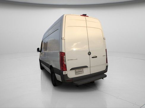 Used 2021 Freightliner Sprinter 2500 image 5