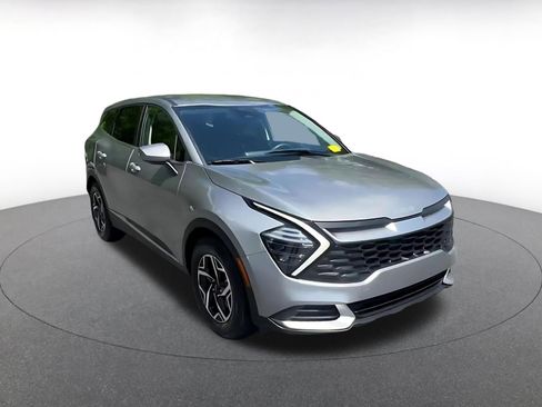 Used 2025 Kia Sportage LX FWD image 3